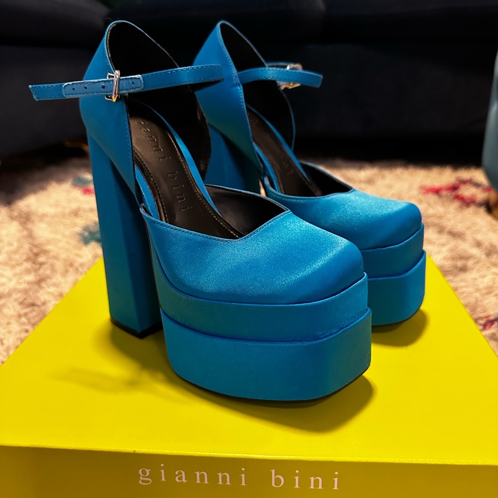 NEW Gianni Bini heels